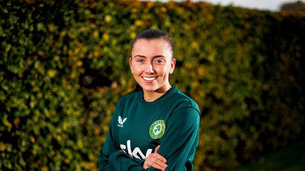 Abbie Larkin with Erin McLaughlin, right, and Louise Quinn, centre, during a Republic of Ireland women training session. Photo by Stephen McCarthy/Sportsfile Abbie Larkin with Erin McLaughlin, right, and Louise Quinn, centre, during a Republic of Ireland women training session. Photo by Stephen McCarthy/Sportsfile